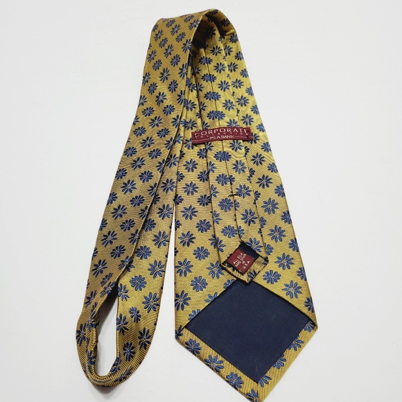 Jos. A. Bank Necktie Gold Geometric Pattern Silk Neck Tie - Picture 5 of 5